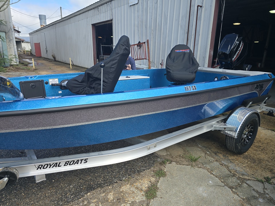 DEPOSIT on Royal 169SS Stick Steering Fiberglass Fishing Boat Black and Blue
